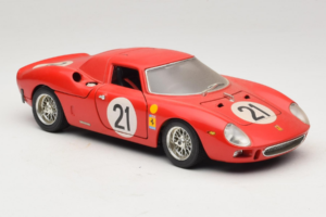 Ferrari 250 LM #21 M. Gregory / J. Rindt 24 Hours of Le Mans 1965 Bburago 1:18 3033-P2 Metal - imagen 6 de 8