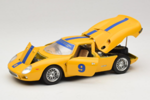 Ferrari 250 LM #9 Amarillo 1965 Bburago 1:18 3033-Y1 Metal - imagen 2 de 8