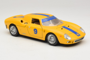 Ferrari 250 LM #9 Amarillo 1965 Bburago 1:18 3033-Y1 Metal - imagen 6 de 8
