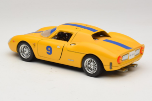 Ferrari 250 LM #9 Amarillo 1965 Bburago 1:18 3033-Y1 Metal - imagen 7 de 8
