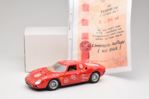 Ferrari 250 LM Rojo Blanco Essen Autographs Edición Limitada Bburago 1:18 3033-P4 Metal - imagen 8 de 8
