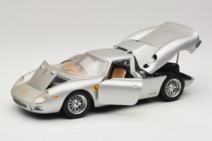 Ferrari 250 LM Plata Bburago 1:18 3033-S1 Metal - imagen 2 de 8