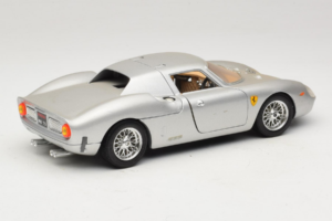 Ferrari 250 LM Plata Bburago 1:18 3033-S1 Metal - imagen 3 de 8