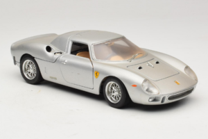 Ferrari 250 LM Plata Bburago 1:18 3033-S1 Metal - imagen 6 de 8