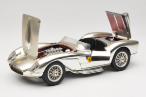 Ferrari 250 Testa Rossa Chrome Plateado Bburago 1:18 3007-C1 Metal - imagen 2 de 8