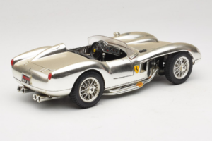 Ferrari 250 Testa Rossa Chrome Plateado Bburago 1:18 3007-C1 Metal - imagen 3 de 8