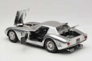 Ferrari 275 GTB Chrome Plateado Guiloy 1:18 B004 Metal - imagen 5 de 8
