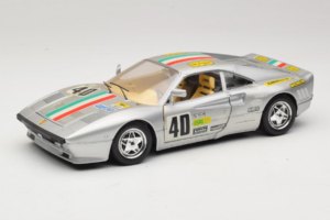 Ferrari 288 GTO #40 Plata 1984 Bburago 1:18 3027-S1 Metal
