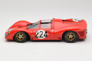 Ferrari 330 P4 #224 Rojo 1967 Revell 1:18 48825-P2 Metal - imagen 4 de 7