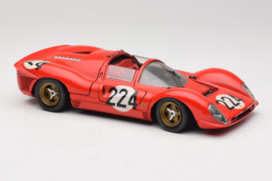 Ferrari 330 P4 #224 Rojo 1967 Revell 1:18 48825-P2 Metal - imagen 5 de 7