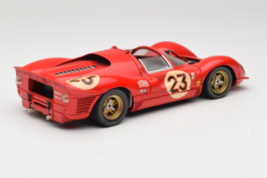 Ferrari 330 P4 #23 L. Bandini / C. Amon 24 Hours of Daytona Winner 1967 Revell 1:18 48833 Metal - imagen 3 de 8