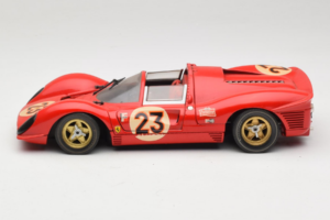 Ferrari 330 P4 #23 L. Bandini / C. Amon 24 Hours of Daytona Winner 1967 Revell 1:18 48833 Metal - imagen 4 de 8