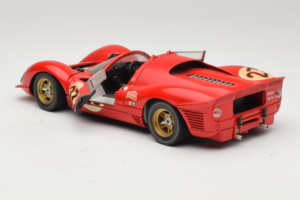 Ferrari 330 P4 #23 L. Bandini / C. Amon 24 Hours of Daytona Winner 1967 Revell 1:18 48833 Metal - imagen 5 de 8