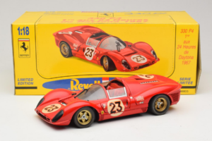 Ferrari 330 P4 #23 L. Bandini / C. Amon 24 Hours of Daytona Winner 1967 Revell 1:18 48833 Metal - imagen 8 de 8