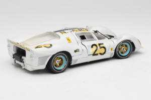 Ferrari 330 P4 #25 Blanco Revell 1:18 48845 Metal - imagen 3 de 8