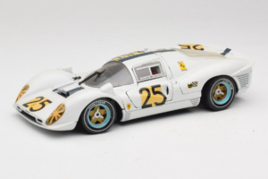 Ferrari 330 P4 #25 Blanco Revell 1:18 48845 Metal