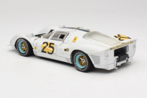 Ferrari 330 P4 #25 Blanco Revell 1:18 48845 Metal - imagen 7 de 8
