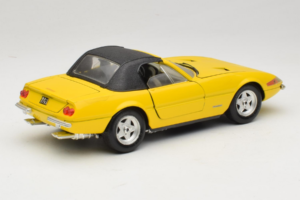 Ferrari 365 GTS/4 Daytona Descapotable Amarillo Techno Giodi 1:18 740028 Metal - imagen 3 de 8