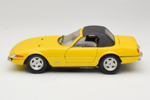 Ferrari 365 GTS/4 Daytona Descapotable Amarillo Techno Giodi 1:18 740028 Metal - imagen 4 de 8