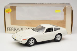 Ferrari 365 GTB/4 Daytona Berlina Blanco Techno Giodi 1:18 74007 Metal - imagen 8 de 8