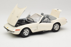 Ferrari 365 GTS/4 Spider Blanco Techno Giodi 1:18 40028 Metal - imagen 2 de 8