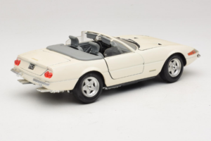 Ferrari 365 GTS/4 Spider Blanco Techno Giodi 1:18 40028 Metal - imagen 3 de 8