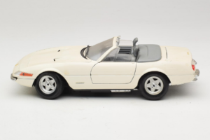 Ferrari 365 GTS/4 Spider Blanco Techno Giodi 1:18 40028 Metal - imagen 4 de 8