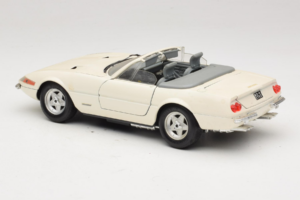 Ferrari 365 GTS/4 Spider Blanco Techno Giodi 1:18 40028 Metal - imagen 7 de 8
