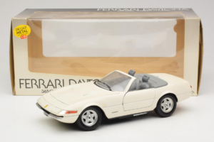 Ferrari 365 GTS/4 Spider Blanco Techno Giodi 1:18 40028 Metal - imagen 8 de 8