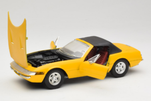 Ferrari 365 GTS Amarillo Con Techo Negro Solido 1:18 8018 Metal - imagen 2 de 8