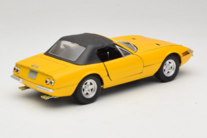 Ferrari 365 GTS Amarillo Con Techo Negro Solido 1:18 8018 Metal - imagen 3 de 8