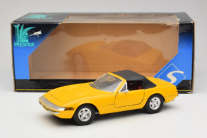 Ferrari 365 GTS Amarillo Con Techo Negro Solido 1:18 8018 Metal - imagen 8 de 8