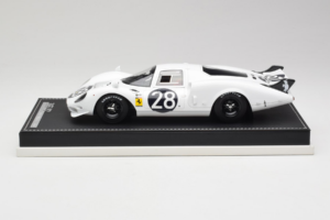 Ferrari 365 P2 #28 M. Gregory / J. Schlesser NART 24 Hours of Daytona 1967 Blanco AB Models 1:18 REMC019 Resina