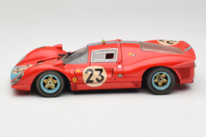 Ferrari 412P #23 W. Mairesse / J. Beurlys Le Mans 1967 Rojo Revell 1:18 48826 Metal - imagen 4 de 8