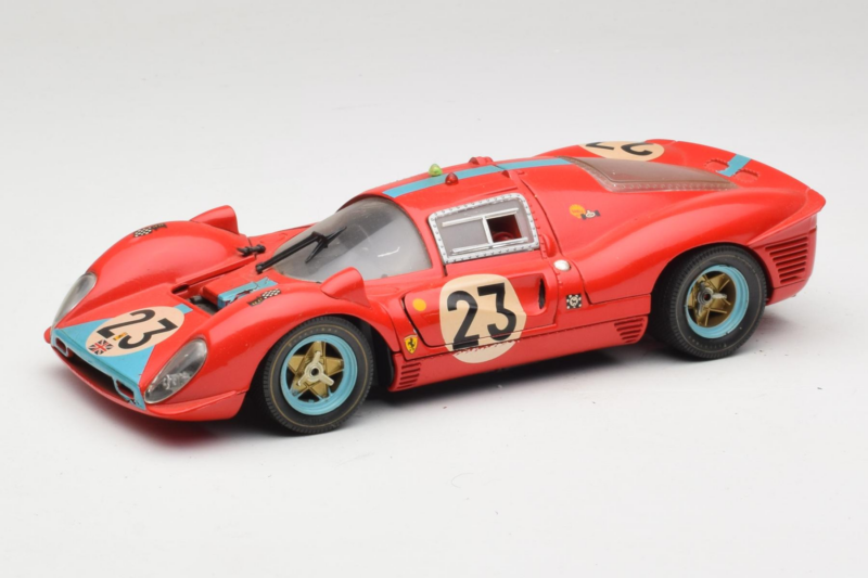 Ferrari 412P #23 W. Mairesse / J. Beurlys Le Mans 1967 Rojo Revell 1:18 48826 Metal