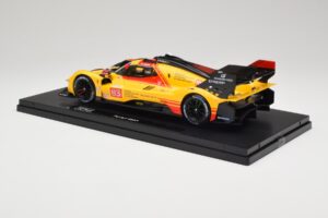 Ferrari 499P Hypercar AF Corse #83 R. Kubica / Y. Ye / R. Shwartzman 24 Hours of Le Mans 2024 Bburago 1:18 18-16313-83-VET Me - imagen 7 de 9