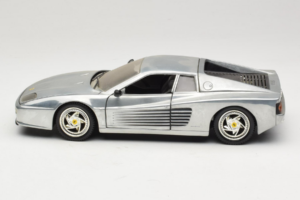 Ferrari 512M Chrome Silver Hot Wheels 1:18 25739 Metal - imagen 4 de 8