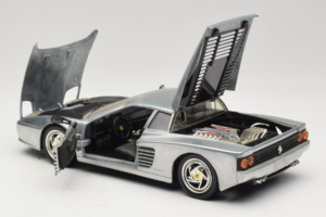 Ferrari 512M Chrome Silver Hot Wheels 1:18 25739 Metal - imagen 5 de 8