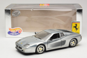 Ferrari 512M Chrome Silver Hot Wheels 1:18 25739 Metal - imagen 8 de 8