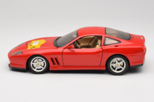 Ferrari 550 Maranello 22 Jahre Ferrari Model Club Rojo Bburago 1:18 3064-P2 Metal - imagen 4 de 8