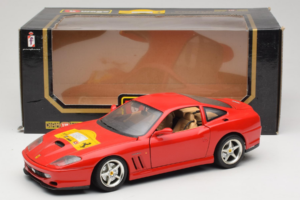 Ferrari 550 Maranello 22 Jahre Ferrari Model Club Rojo Bburago 1:18 3064-P2 Metal - imagen 8 de 8