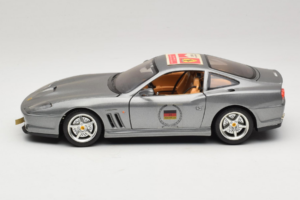 Ferrari 550 Maranello 25 Ferrari Model Club Plata Bburago 1:18 3344-S1 Metal - imagen 4 de 7