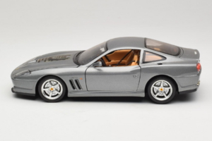 Ferrari 550 Maranello 25 Jahre Ferrari Model Club Plata 2a Versión Bburago 1:18 3064-S1 Metal - imagen 4 de 8