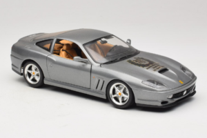 Ferrari 550 Maranello 25 Jahre Ferrari Model Club Plata 2a Versión Bburago 1:18 3064-S1 Metal - imagen 6 de 8