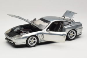 Ferrari 550 Maranello Chrome Silver Hot Wheels 1:18 25740 Metal - imagen 2 de 8