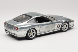 Ferrari 550 Maranello Chrome Silver Hot Wheels 1:18 25740 Metal - imagen 3 de 8