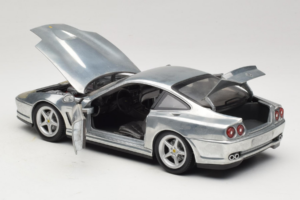 Ferrari 550 Maranello Chrome Silver Hot Wheels 1:18 25740 Metal - imagen 5 de 8