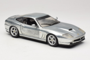 Ferrari 550 Maranello Chrome Silver Hot Wheels 1:18 25740 Metal - imagen 6 de 8
