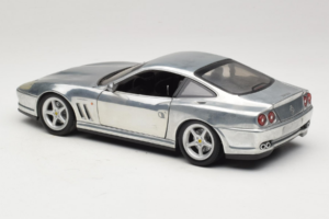 Ferrari 550 Maranello Chrome Silver Hot Wheels 1:18 25740 Metal - imagen 7 de 8