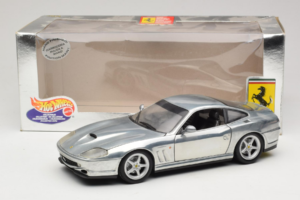 Ferrari 550 Maranello Chrome Silver Hot Wheels 1:18 25740 Metal - imagen 8 de 8